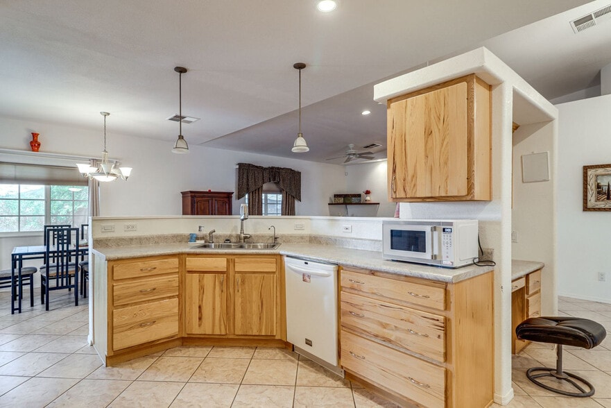 Building Photo - 8183 W Raven Dr