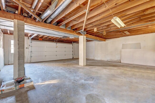 Building Photo - 3517 E 3rd St