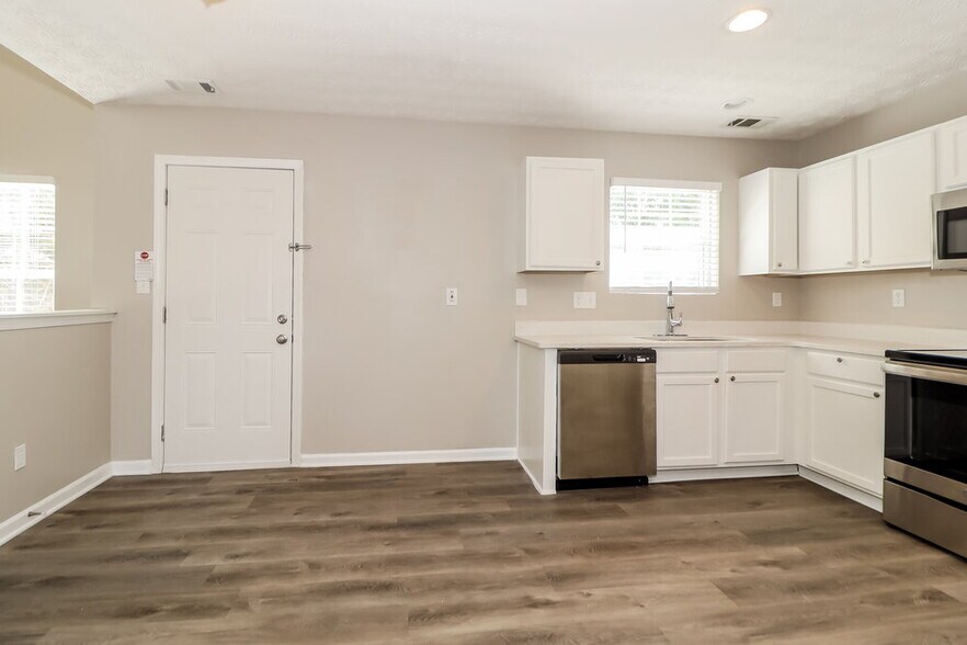 Building Photo - 7023 Red Maple Ln