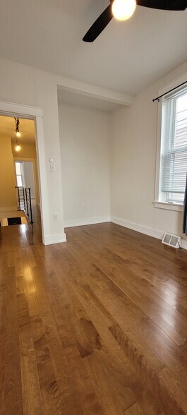 Building Photo - 838 Mercer St