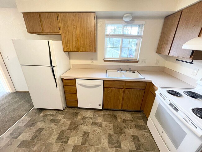 Building Photo - Beautiful 2 Bedroom 1 Bath Apartment- Close to BSU