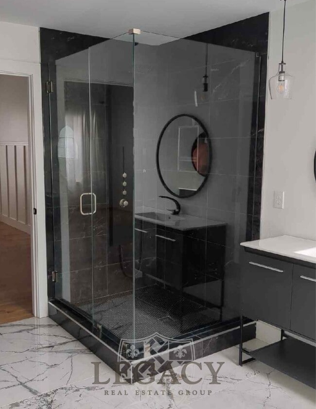 Building Photo - 1710 Nassau St