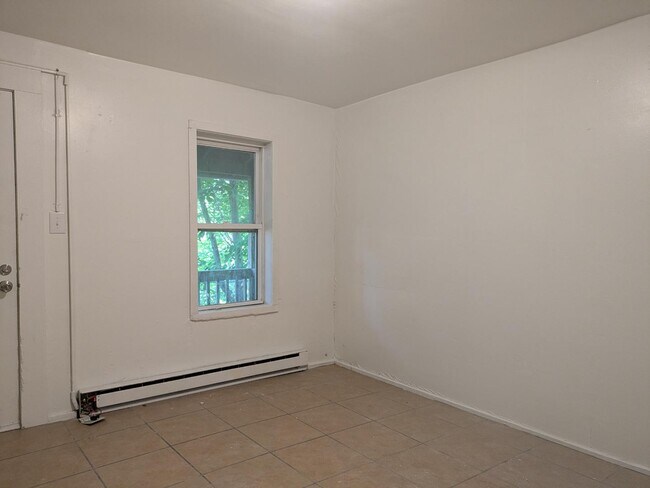 Building Photo - 325 E Church St