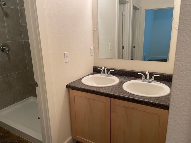 Building Photo - 320 S Asbury St