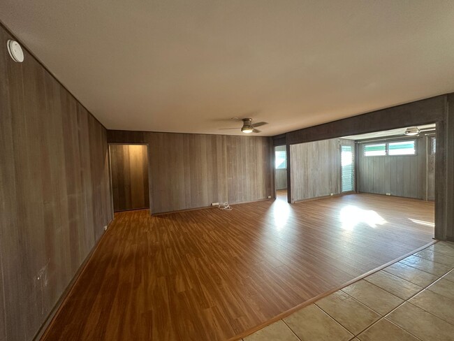 Building Photo - 929 Maniniholo St