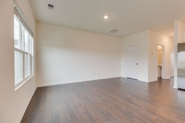 Building Photo - New 3BR Townhome in Saylor’s Place – Modern Finishes & Prime Jonesborough Location