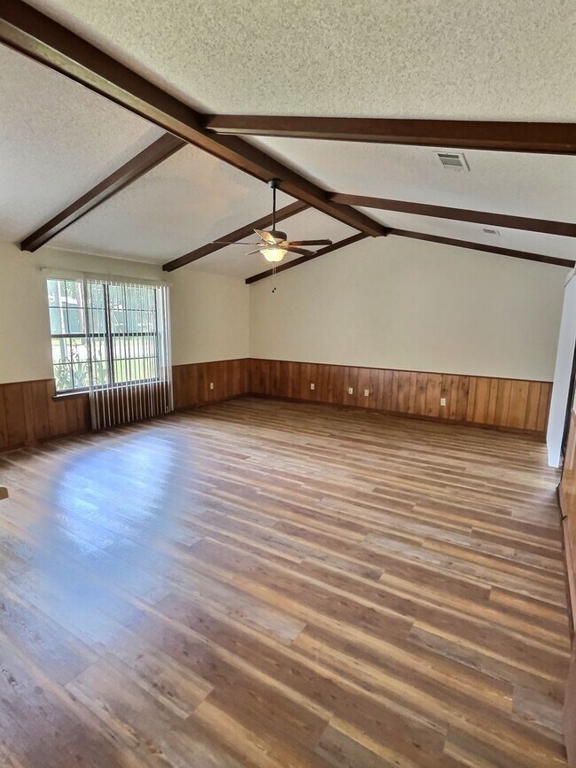 Building Photo - 1113 Hickory Dr