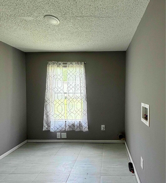 Building Photo - 1069 Tigger Loop