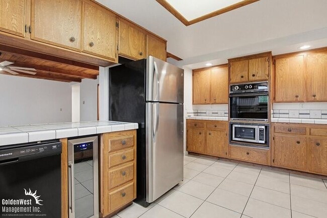 Building Photo - Spacious and Inviting 4Bdm 3Ba Home Nestled in the Scenic Hills of Fallbrook!