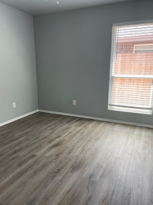 Building Photo - 3 bed 2 bath - Lubbock ISD