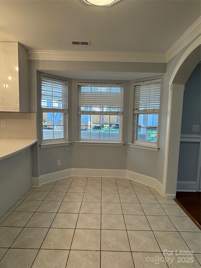 Building Photo - 4533 Cades Cove Dr