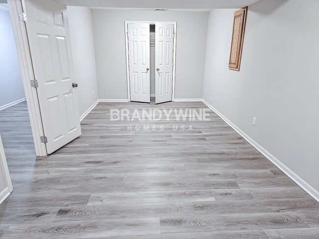 Building Photo - NEW LOWER RENTAL RATE LEASING SPECIAL: Rec...