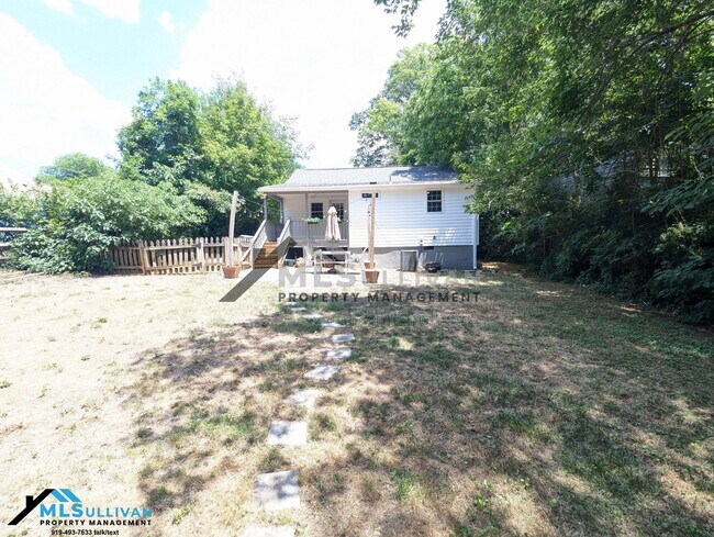 Building Photo - 531 Lakeshore Dr