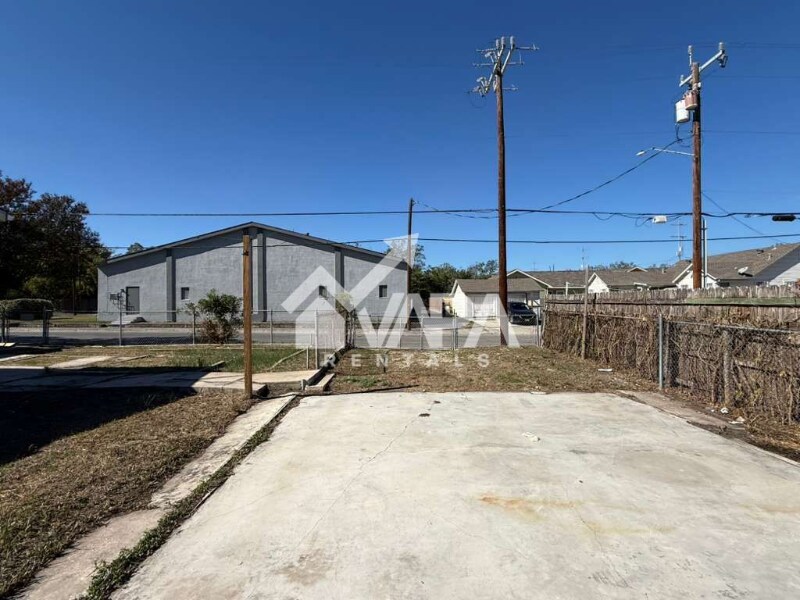 Building Photo - 602 Canton