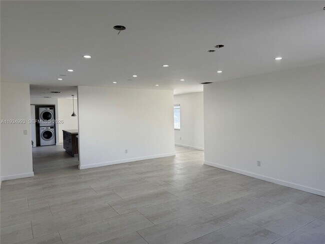 Building Photo - 2832 SW 124th Ct