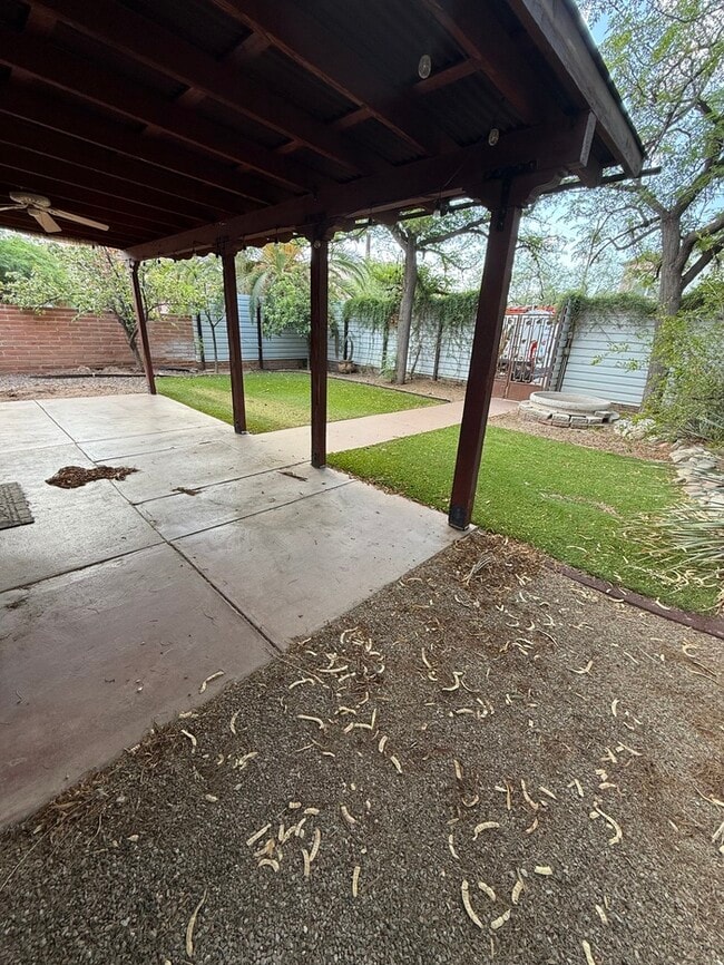 Building Photo - HOUSE FOR RENT