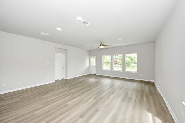 Building Photo - 638 Stovall Dr