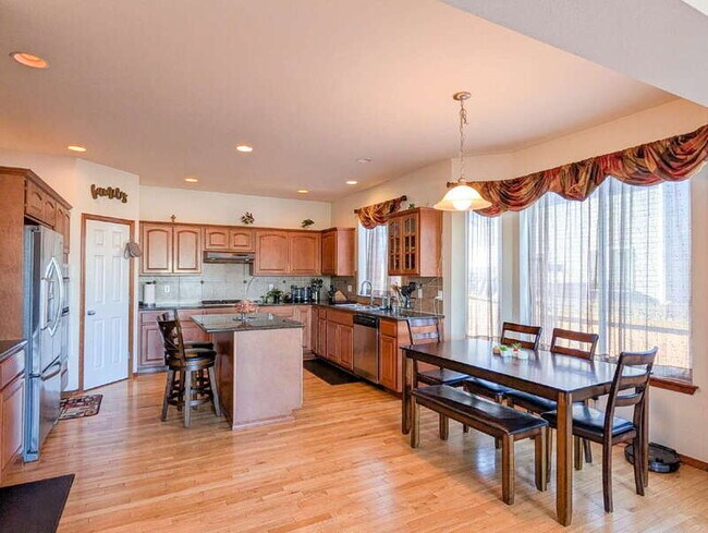 Building Photo - 5907 77th Dr NE