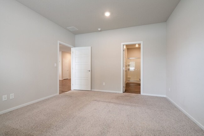 Building Photo - Modern Comfort in Country View Meadows – 3...