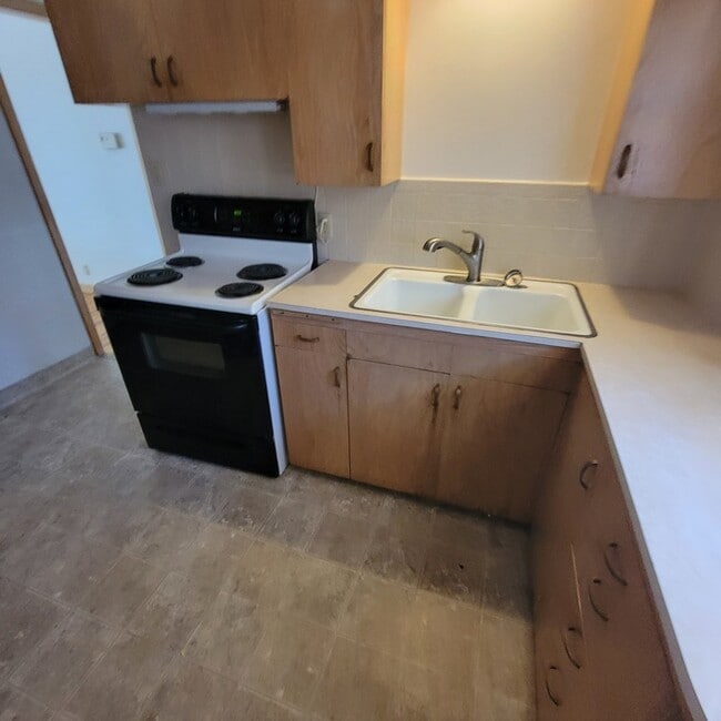 Building Photo - 20 W 25th Ave