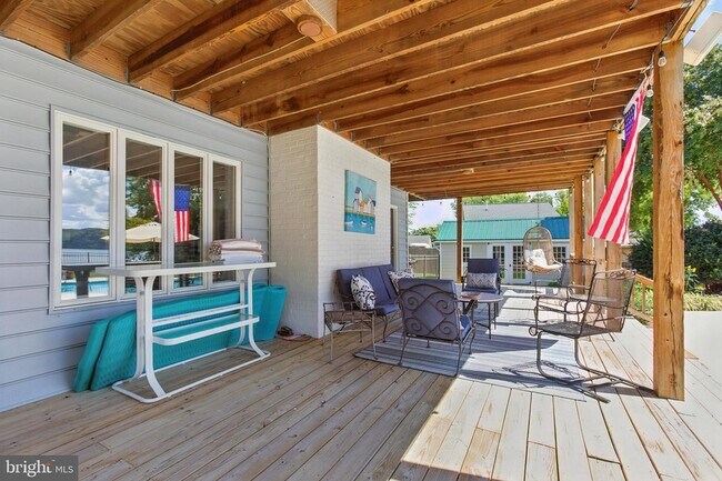 Building Photo - 638 Marlborough Point Rd