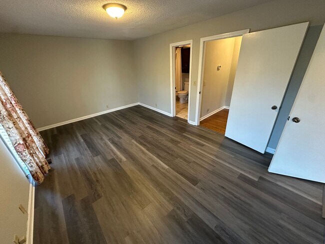 Building Photo - FOR LEASE - 4 Bed, 4 Bath, 5000sqft, 1.5 a...