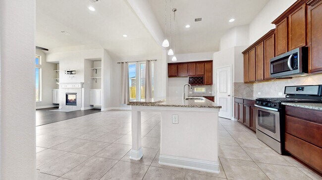 Building Photo - 2135 Llerena Ln