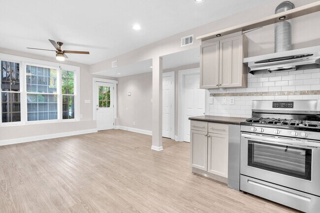 Building Photo - 1046 Tilden St NW