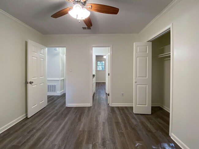 Building Photo - 205 Park Ridge Dr