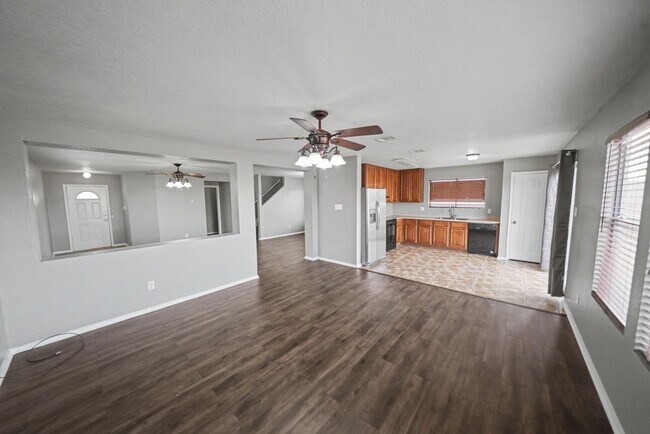 Building Photo - Spacious Cul-de-Sac Home with Greenbelt Privacy - Realtor Commission: $500