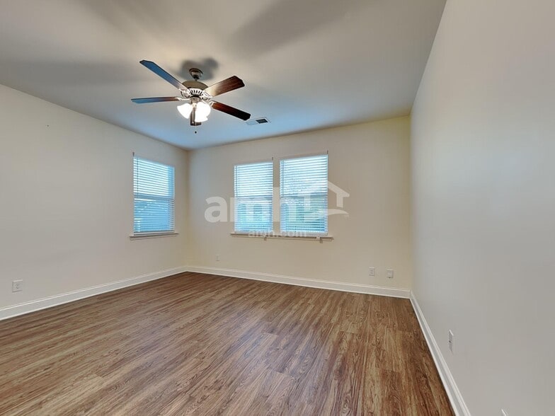 Building Photo - 231 Lake End Dr