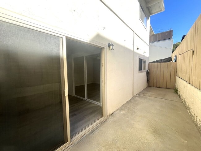 Building Photo - 519 Stratford Ct