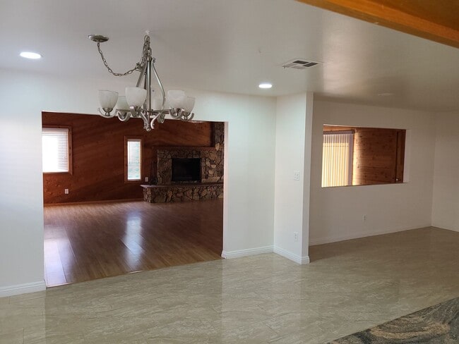 Building Photo - 851 Taft Ave