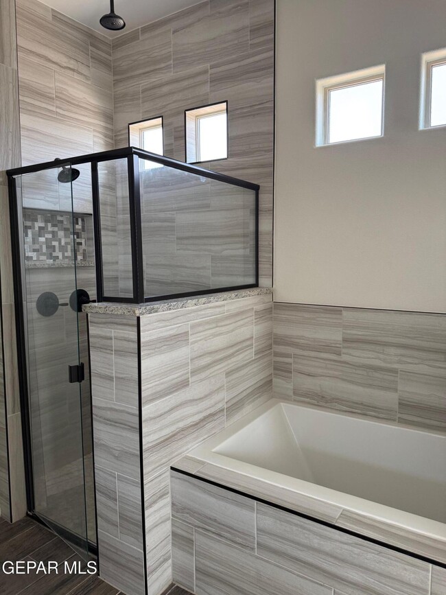 Building Photo - 229 Farnborough St