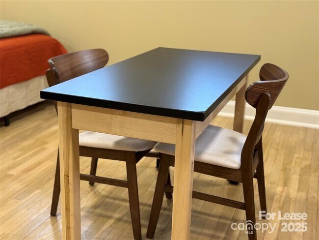 Building Photo - 5 Elmore St