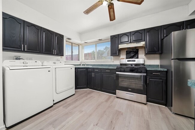 Building Photo - 17007 Oakwood Ave