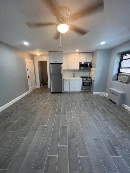 Building Photo - 165 Vroom St