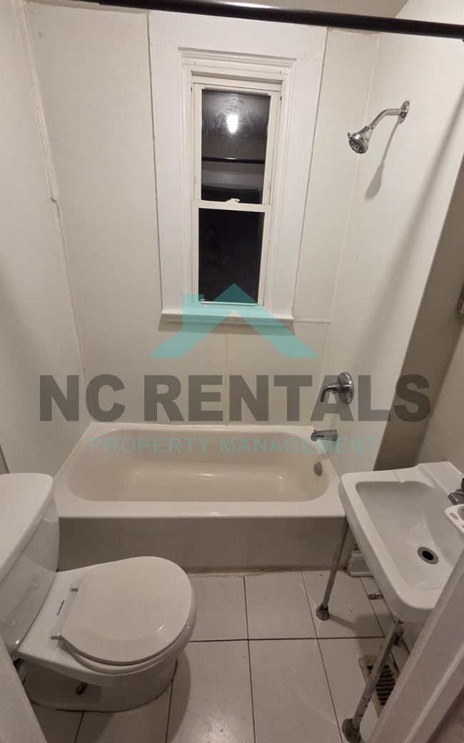 Building Photo - 714 Dillard St