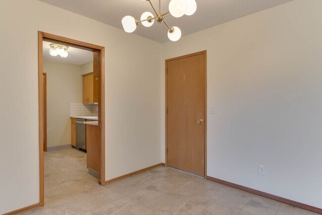 Building Photo - Terra Linda Home - 3 Bedrooms, 2 Baths, 1,...