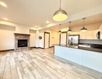 Building Photo - Central 4 Bedroom Condo