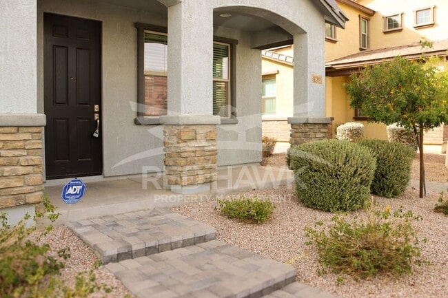 Building Photo - 250 N Sandal