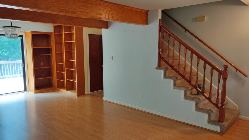 Building Photo - 203 Heidinger Dr
