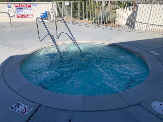 Building Photo - 555 W Baristo Rd