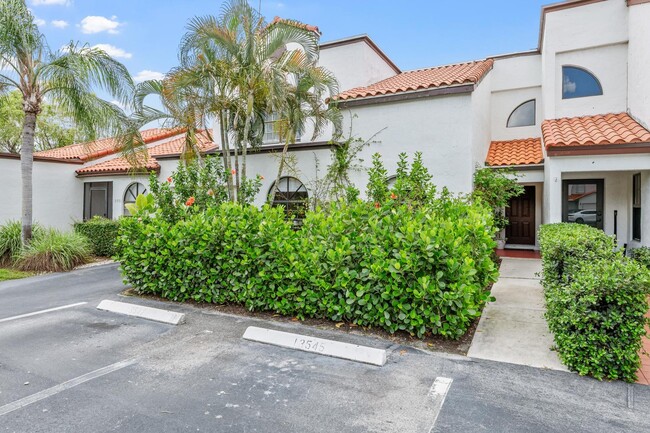 Building Photo - 13549 Fountain View Blvd