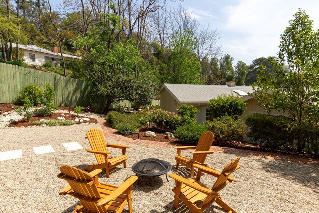 Building Photo - Beautiful Tarzana Rental!