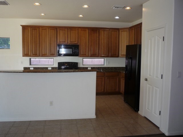 Building Photo - 7626 E Shadybrook Ln