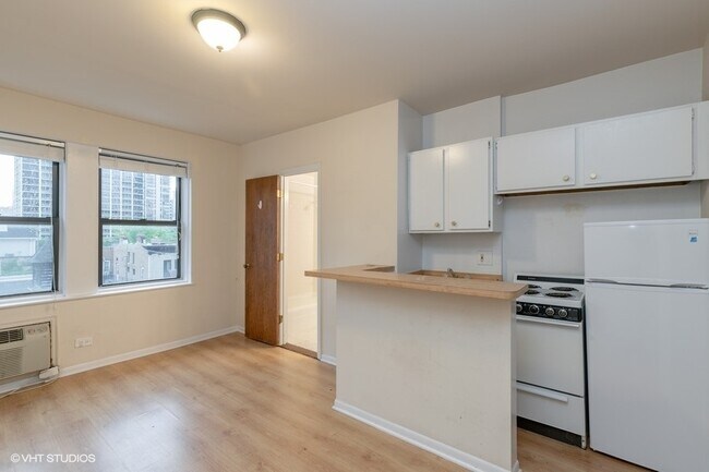 Building Photo - 1504 N Dearborn Pkwy