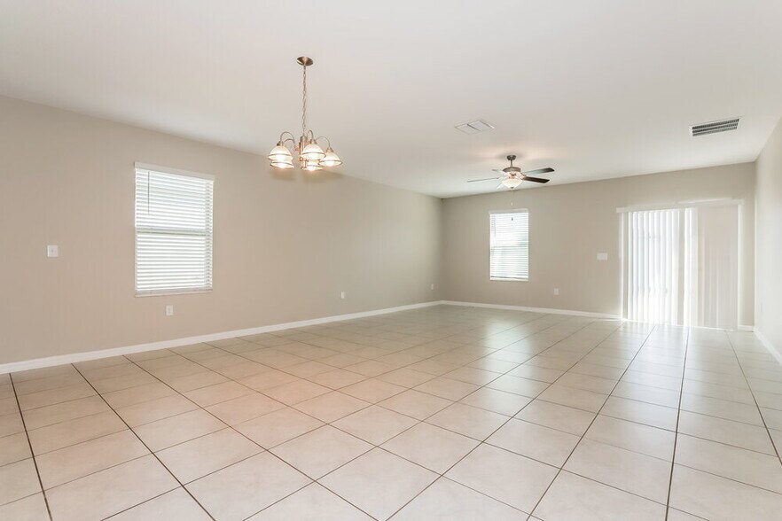 Building Photo - 10518 Strawberry Tetra Dr