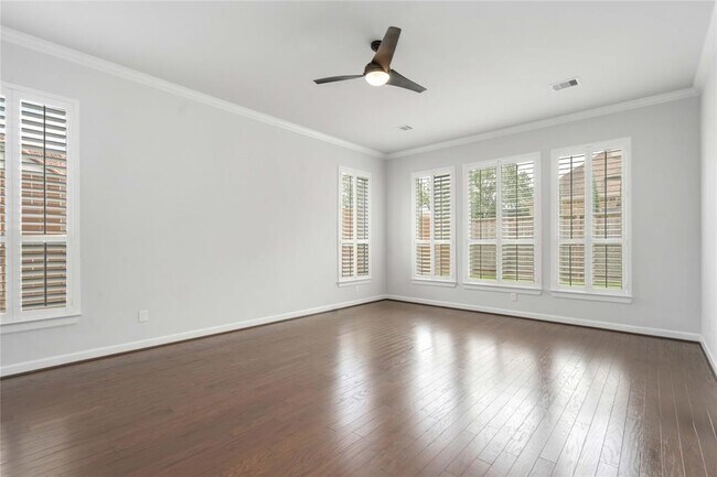 Building Photo - 1303 Gardenia Dr
