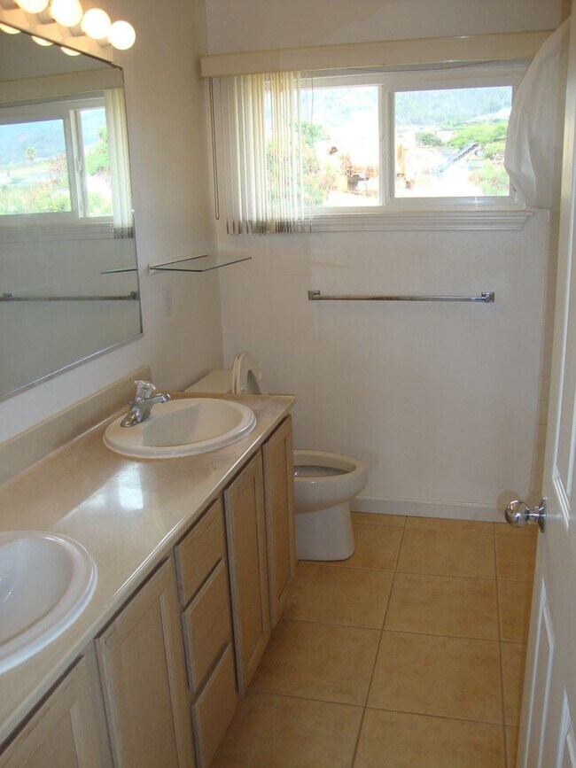 Building Photo - 1378 Hoolako St